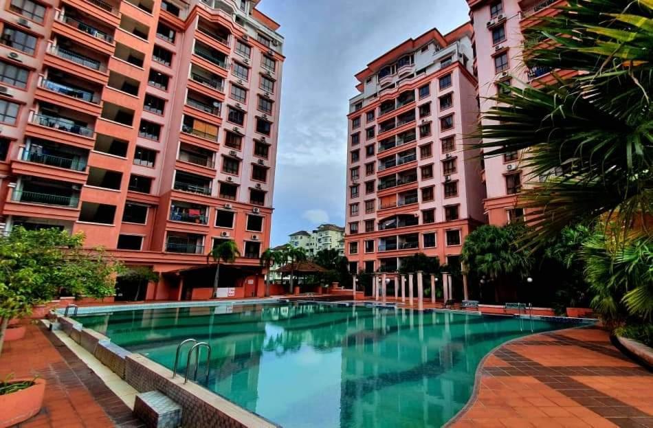 Marina Court Kota Kinabalu Sabah By Zizie Homes מראה חיצוני תמונה